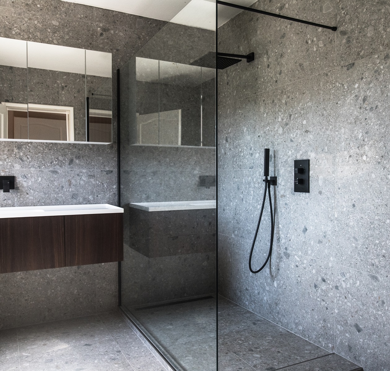 Salle de bains sur mesure design minimal Luxembourg