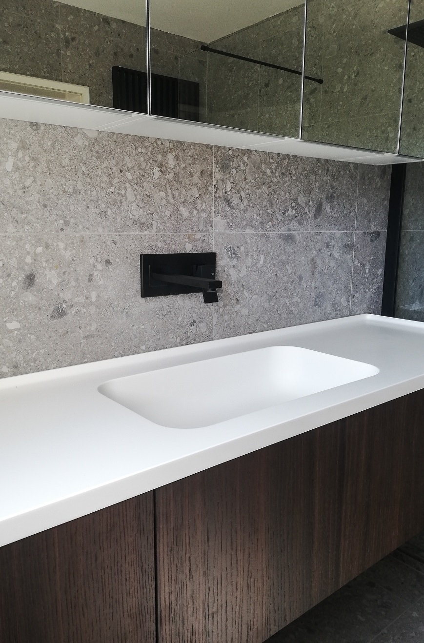 Salle de bains sur mesure meuble design minimal Luxembourg
